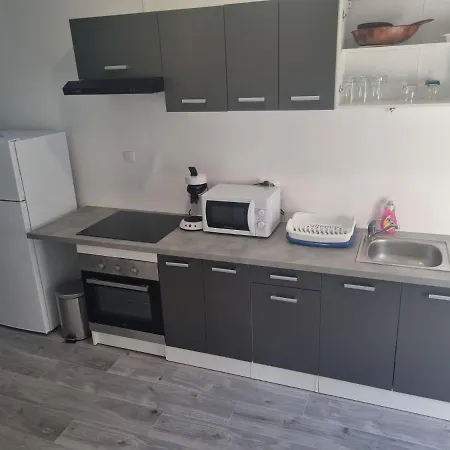 Hotel Maison Calme Proche De La Riviere 3*